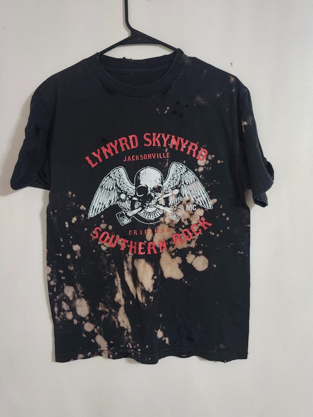 Bleached and distressed Lynyrd Skynyrd band shirt size L
